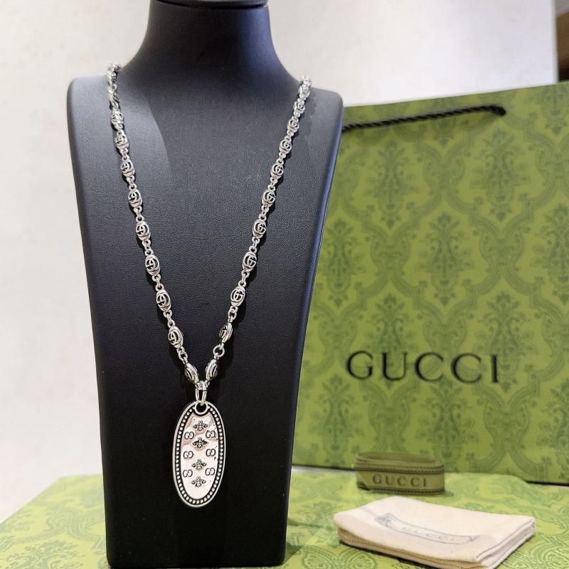 G*u*i necklaces